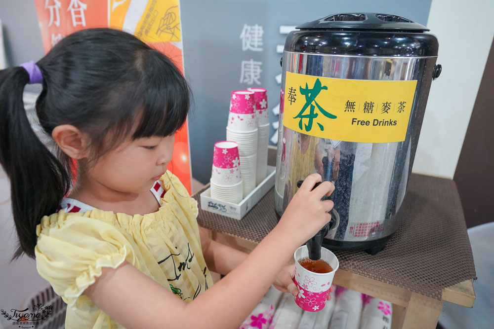 嘉義景點‼免門票》勤億蛋品夢工場：親子蛋捲DIY體驗、超好拍彩繪牆、伴手禮免費試吃 @緹雅瑪 美食旅遊趣