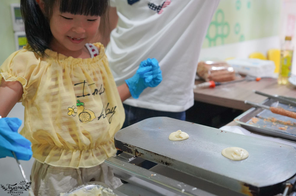 嘉義景點‼免門票》勤億蛋品夢工場：親子蛋捲DIY體驗、超好拍彩繪牆、伴手禮免費試吃 @緹雅瑪 美食旅遊趣