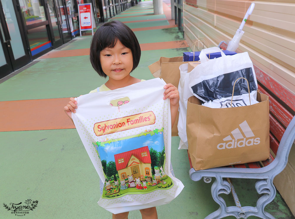 沖繩Outlet購物城 Outlet Mall Ashibinaa，衣服包包3折起，媽媽會失心瘋的購物中心 @緹雅瑪 美食旅遊趣