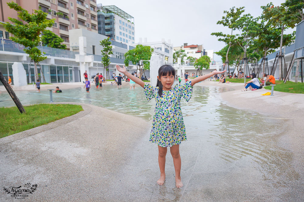 台南免費玩水景點》河樂廣場，台南市區最大親水潟湖戲水空間 @緹雅瑪 美食旅遊趣