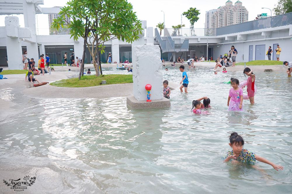 台南免費玩水景點》河樂廣場，台南市區最大親水潟湖戲水空間 @緹雅瑪 美食旅遊趣