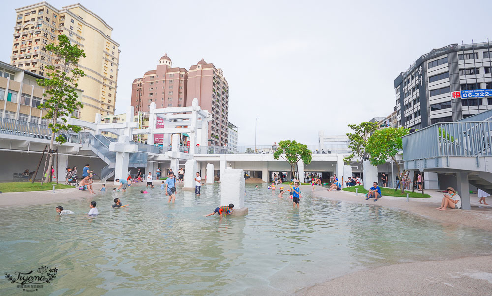 台南免費玩水景點》河樂廣場，台南市區最大親水潟湖戲水空間 @緹雅瑪 美食旅遊趣