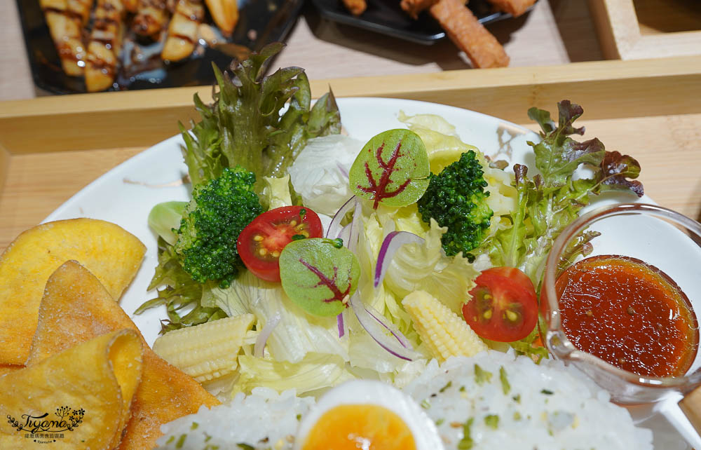 丸飯食事處：沖繩蝦蝦飯台南也吃得到！！200元左右平價網美餐廳|台南偽出國美食|台南蝦蝦飯 @緹雅瑪 美食旅遊趣