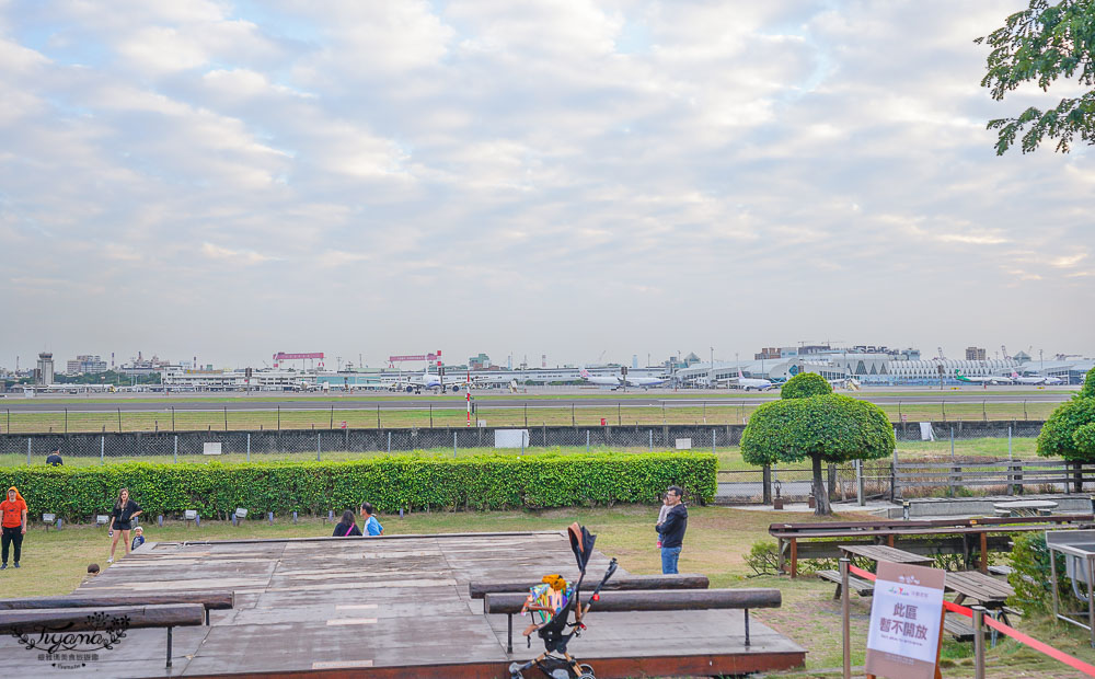 高雄機場咖啡.淨園農場》親子景點，超大溜滑梯沙坑、落羽松帳蓬野餐、看飛機、坐小火車 @緹雅瑪 美食旅遊趣