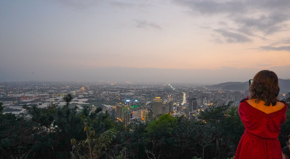 宜蘭礁溪夜景餐廳》空ㄟ農場，百萬夜景浪漫約會景觀餐廳，接駁專車接送至山上用餐，藝人也愛去的超人氣私房景點 @緹雅瑪 美食旅遊趣