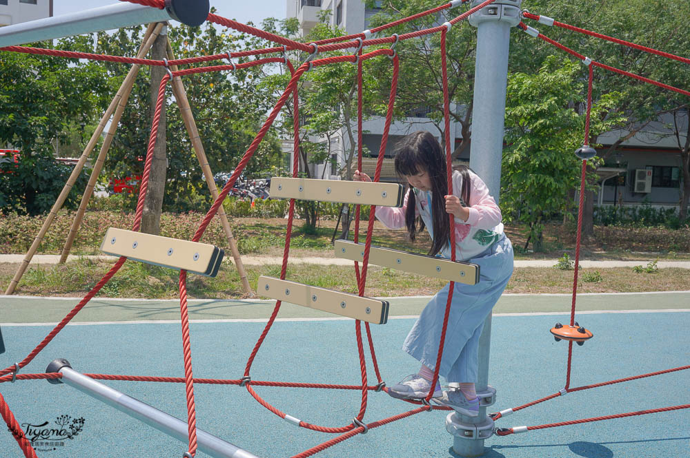 台南兒童公園.台南親子公園，臺南市立圖書館兒童遊戲場/台南市立圖書館公園，好新、好放電~ @緹雅瑪 美食旅遊趣