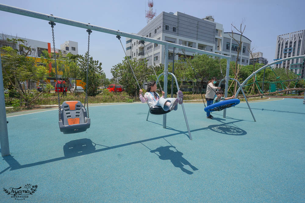 台南兒童公園.台南親子公園，臺南市立圖書館兒童遊戲場/台南市立圖書館公園，好新、好放電~ @緹雅瑪 美食旅遊趣