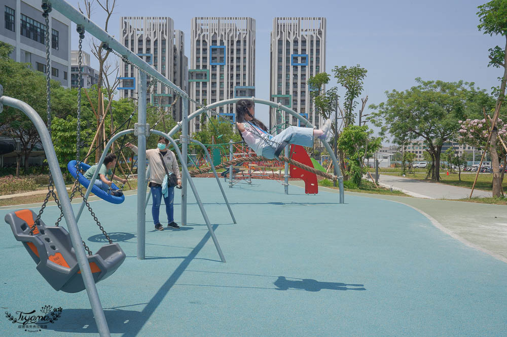 台南兒童公園.台南親子公園，臺南市立圖書館兒童遊戲場/台南市立圖書館公園，好新、好放電~ @緹雅瑪 美食旅遊趣