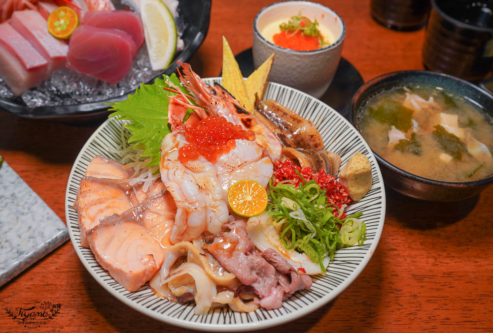 台南海鮮丼》風驛鮨味壽司丼飯專賣店，炙燒海鮮丼、炙燒握壽司，不吃生魚料理也OK~ @緹雅瑪 美食旅遊趣