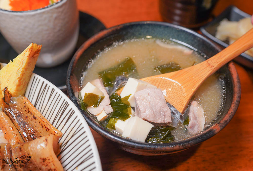 台南海鮮丼》風驛鮨味壽司丼飯專賣店，炙燒海鮮丼、炙燒握壽司，不吃生魚料理也OK~ @緹雅瑪 美食旅遊趣