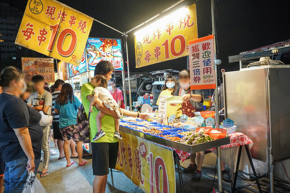 南投假日夜市>埔里城假日夜市，只開週五、週六的美味夜市小吃美食吃不停！！夜市遊戲好好玩~