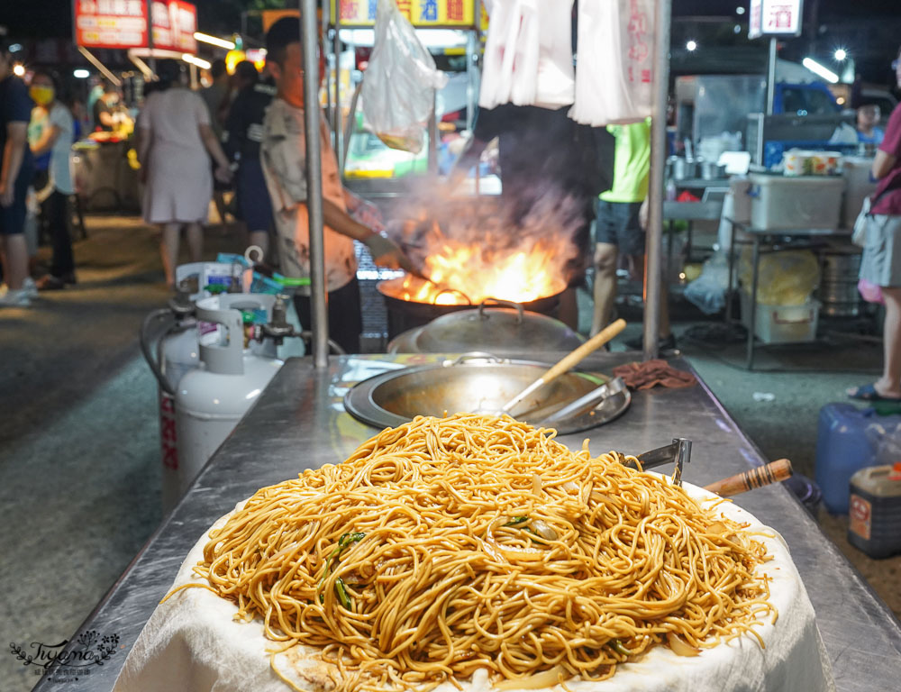 南投假日夜市>埔里城假日夜市，只開週五、週六的美味夜市小吃美食吃不停！！夜市遊戲好好玩~