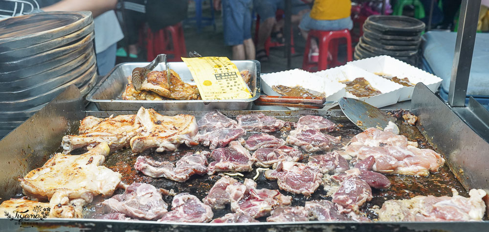 南投假日夜市>埔里城假日夜市，只開週五、週六的美味夜市小吃美食吃不停！！夜市遊戲好好玩~