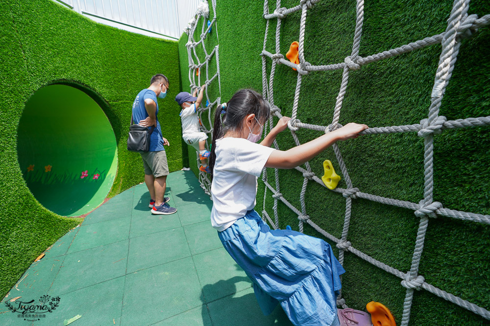 苗栗公園》灣麗親子公園/苑裡-國立苑高旁社區公園，超放電好玩農村風公園，砌石滑梯好好玩！！ @緹雅瑪 美食旅遊趣