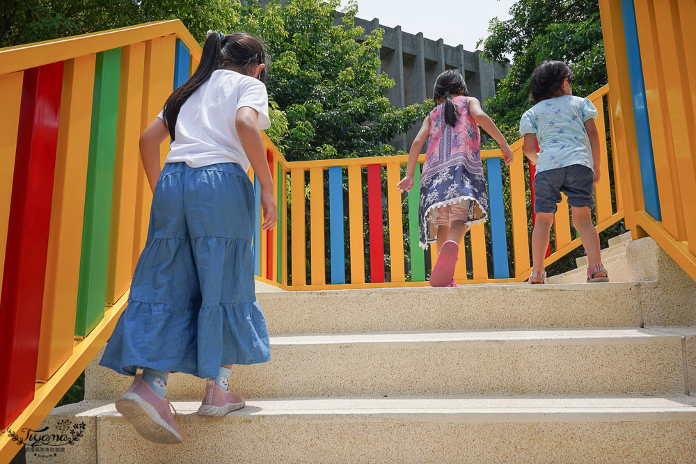 苗栗公園》灣麗親子公園/苑裡-國立苑高旁社區公園，超放電好玩農村風公園，砌石滑梯好好玩！！ @緹雅瑪 美食旅遊趣