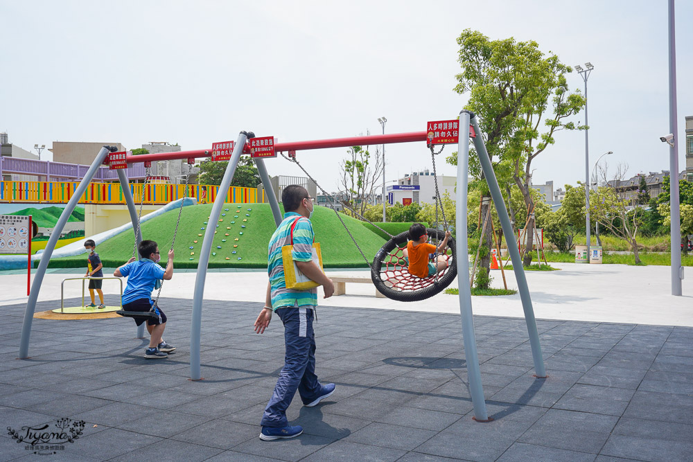 苗栗公園》灣麗親子公園/苑裡-國立苑高旁社區公園，超放電好玩農村風公園，砌石滑梯好好玩！！ @緹雅瑪 美食旅遊趣