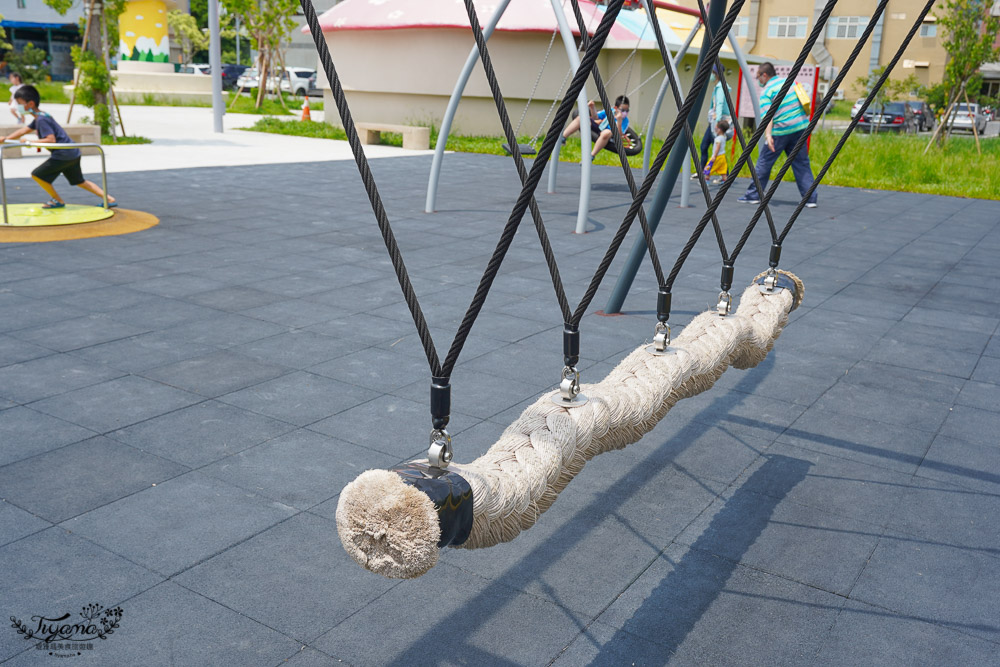 苗栗公園》灣麗親子公園/苑裡-國立苑高旁社區公園，超放電好玩農村風公園，砌石滑梯好好玩！！ @緹雅瑪 美食旅遊趣