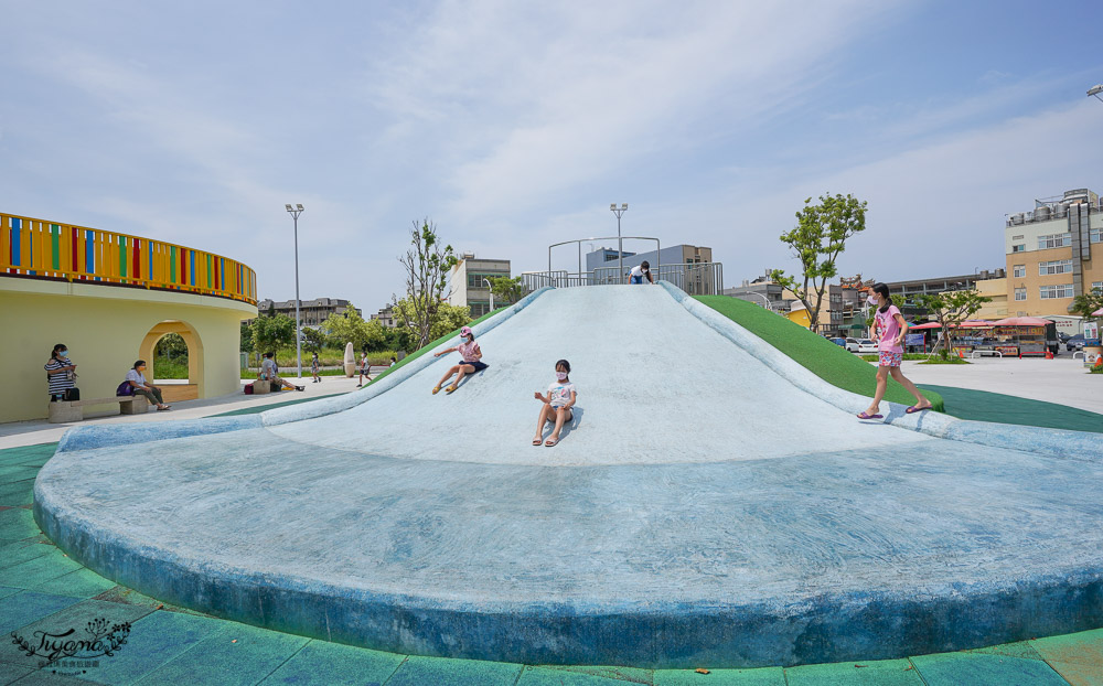 苗栗公園》灣麗親子公園/苑裡-國立苑高旁社區公園，超放電好玩農村風公園，砌石滑梯好好玩！！ @緹雅瑪 美食旅遊趣