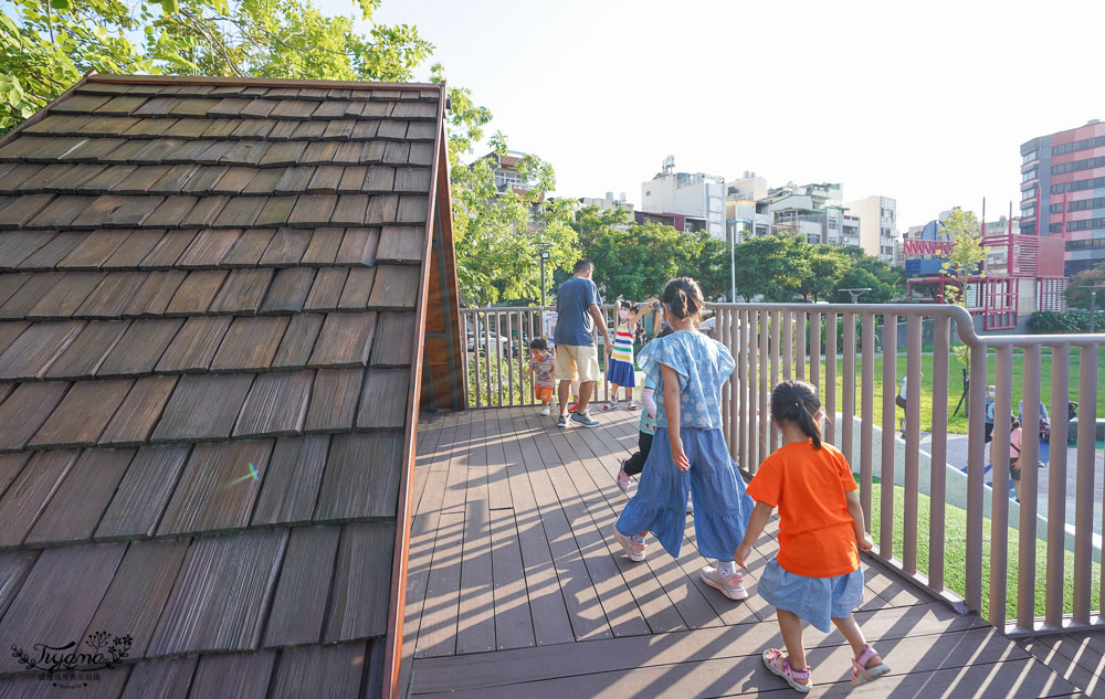 嘉義全新親子公園|中央廣場：免費放電景點…快來玩個夠！！ @緹雅瑪 美食旅遊趣