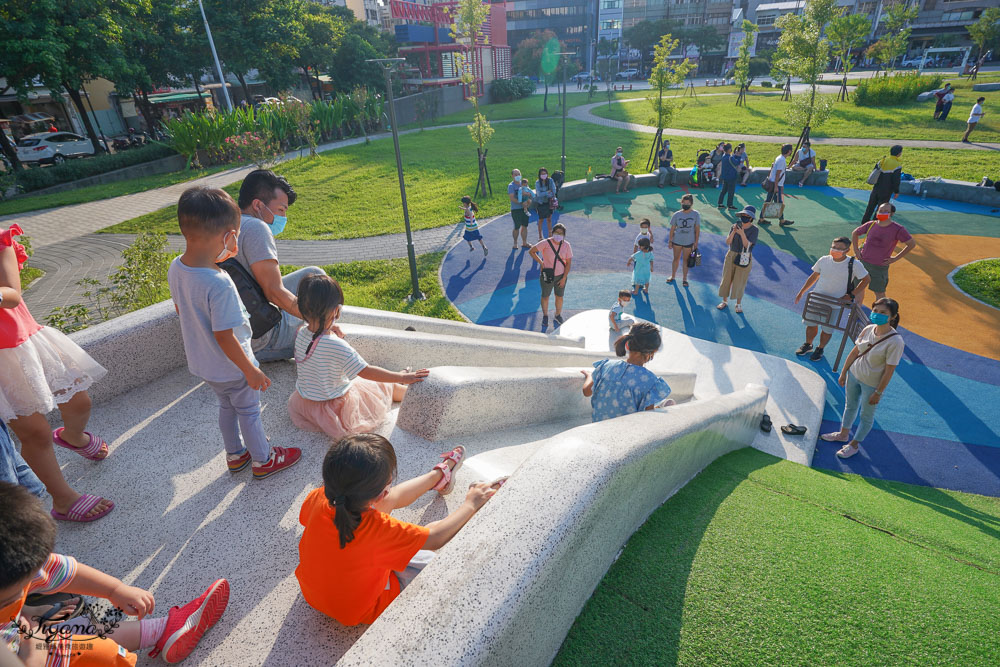 嘉義全新親子公園|中央廣場：免費放電景點…快來玩個夠！！ @緹雅瑪 美食旅遊趣