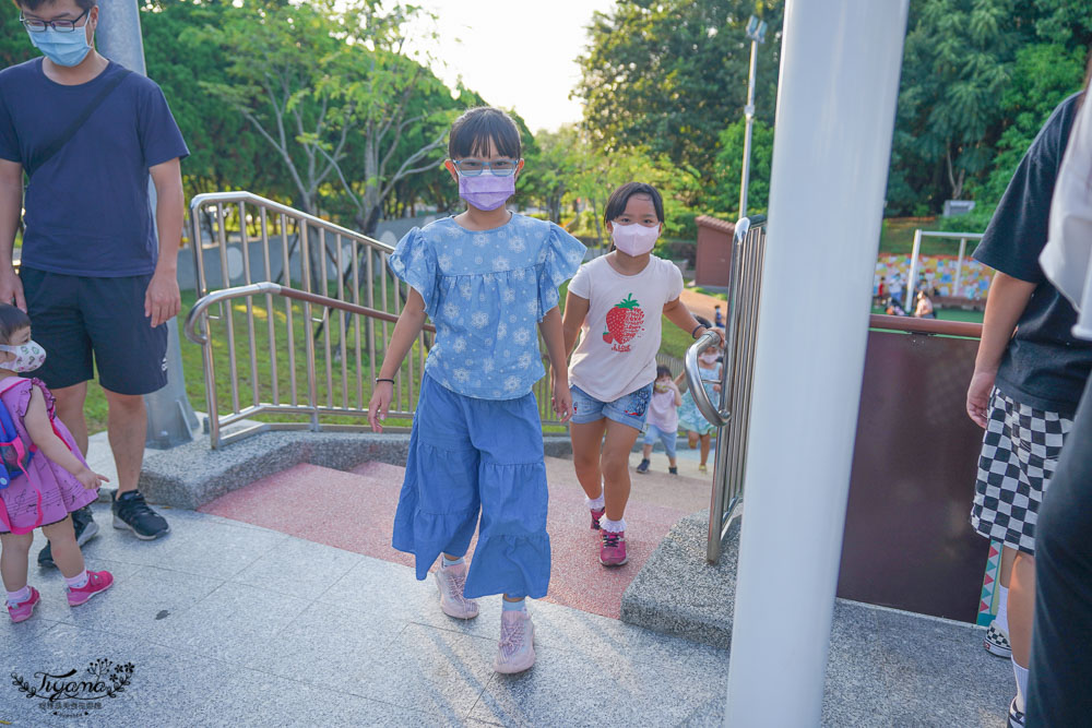 嘉義滑草場公園|KANO園區：星光溜滑梯、KANO滑草場，記得帶滑草板來玩！！ @緹雅瑪 美食旅遊趣