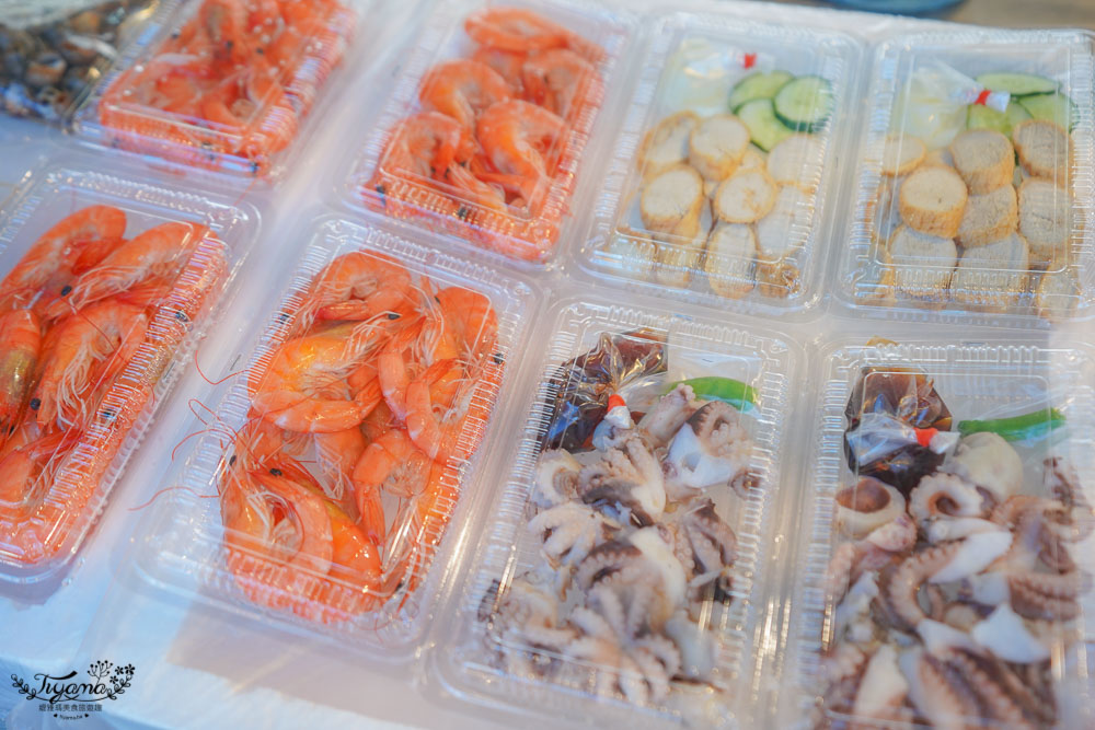 高雄漁港美食｜興達港觀光漁市：買海鮮螃蟹小卷、魚丸炸海鮮、生魚片，生食熟食一次買齊 @緹雅瑪 美食旅遊趣