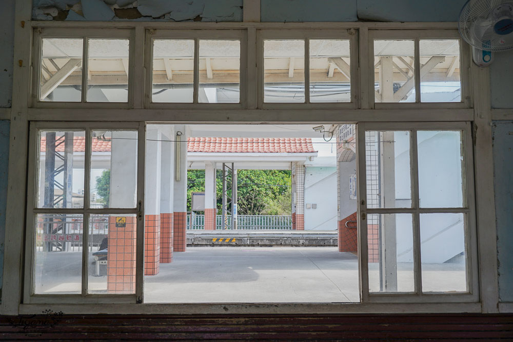 台南六甲景點》林鳳營火車站｜林鳳營故事館，純白木造復古車站，懷舊日式建築故事館 @緹雅瑪 美食旅遊趣