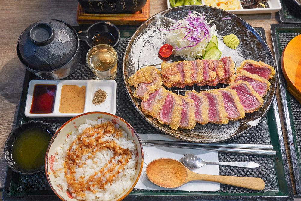 台南丼飯《丼Fun台南店》平價美味日式炸牛排，新菜色 炸三鮮、海鮮韓式部隊鍋！！一起來吃丼飯囉~ @緹雅瑪 美食旅遊趣