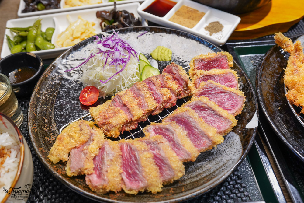 台南丼飯《丼Fun台南店》平價美味日式炸牛排，新菜色 炸三鮮、海鮮韓式部隊鍋！！一起來吃丼飯囉~ @緹雅瑪 美食旅遊趣