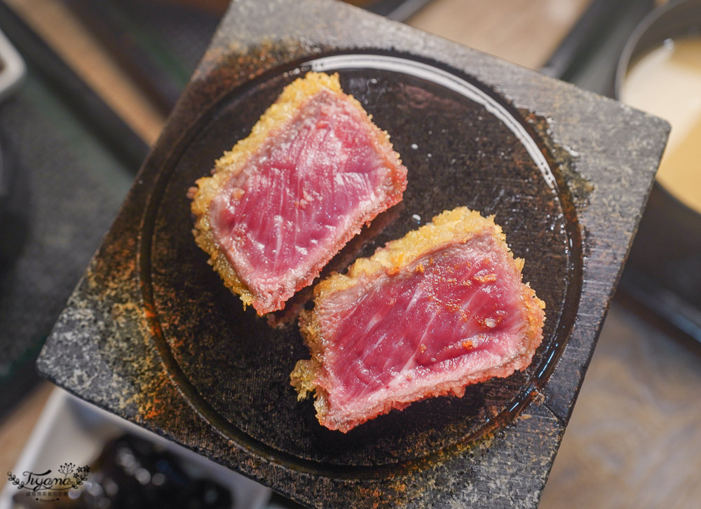 台南丼飯《丼Fun台南店》平價美味日式炸牛排，新菜色 炸三鮮、海鮮韓式部隊鍋！！一起來吃丼飯囉~ @緹雅瑪 美食旅遊趣