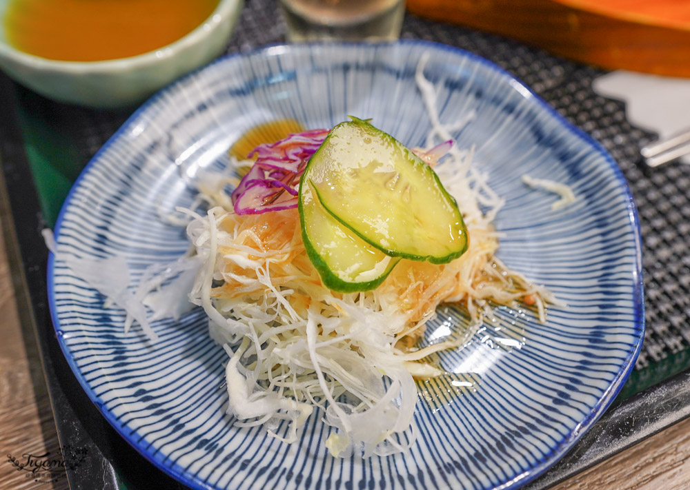 台南丼飯《丼Fun台南店》平價美味日式炸牛排，新菜色 炸三鮮、海鮮韓式部隊鍋！！一起來吃丼飯囉~ @緹雅瑪 美食旅遊趣