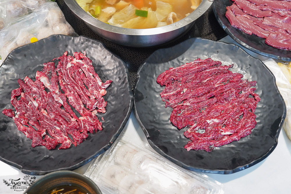 台南必吃的台灣溫體牛涮涮鍋《阿裕牛肉涮涮鍋 崑崙店》牛肉肉燥飯免費吃到飽，超人氣排隊名店！ @緹雅瑪 美食旅遊趣