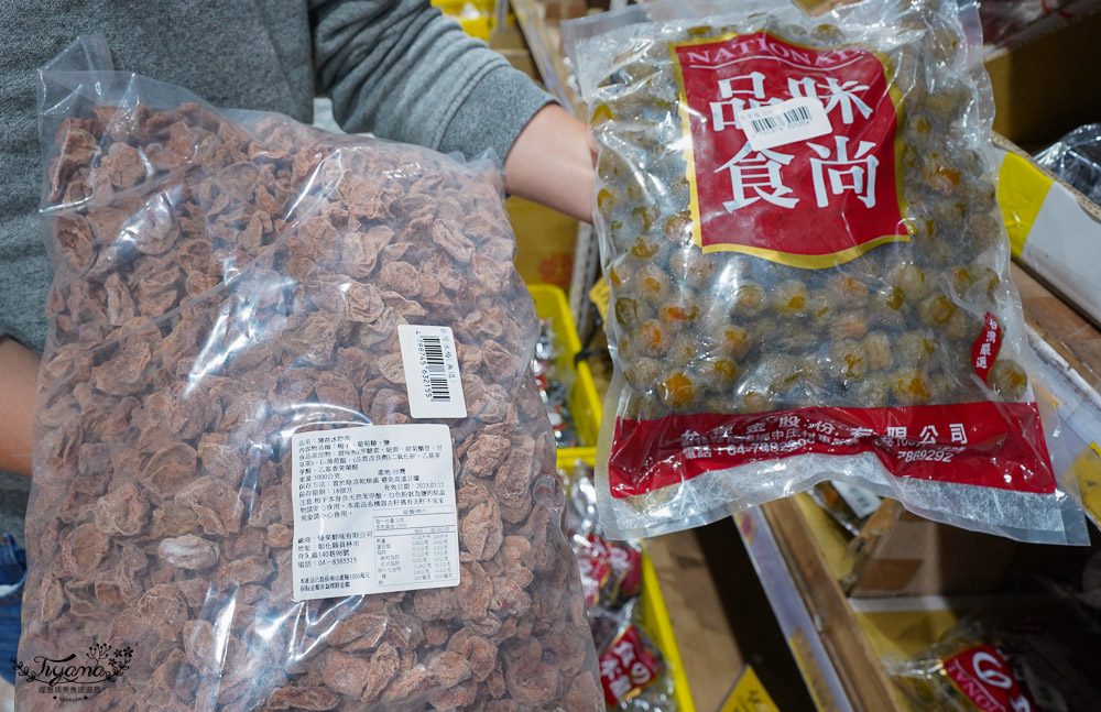 台南餅乾批發，超大包吃到爽零食批發工廠！！百興隆食品行，從小包、中包、大包、超大包，超乎你的想像巨大包零食 @緹雅瑪 美食旅遊趣