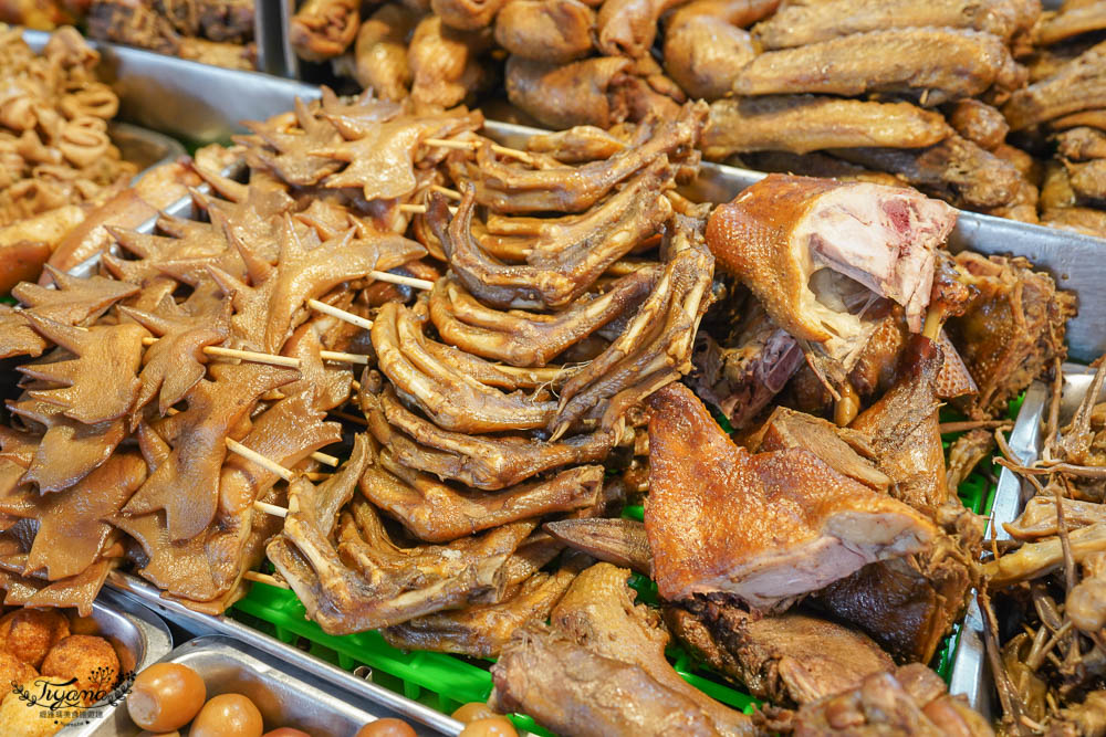 阿囉哈滷味 高雄滷味就愛這一味！！60年人氣老店，口香糖、豬雪花、蘭花干… @緹雅瑪 美食旅遊趣