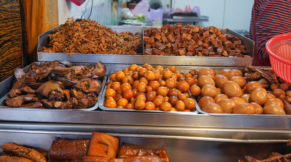 阿囉哈滷味 高雄滷味就愛這一味！！60年人氣老店，口香糖、豬雪花、蘭花干… @緹雅瑪 美食旅遊趣