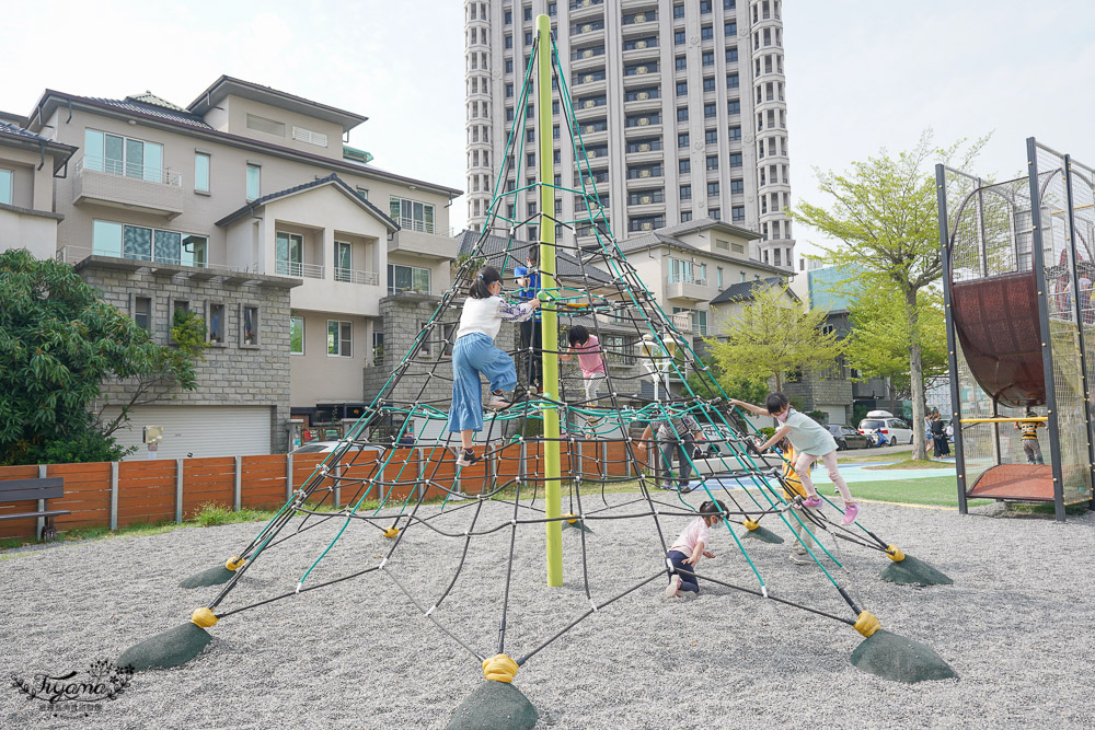 台南親子公園好放電！紅色暖暖蛇主題公園「頂美公園」超好玩，台南免費景點放鬆一整個下午 @緹雅瑪 美食旅遊趣