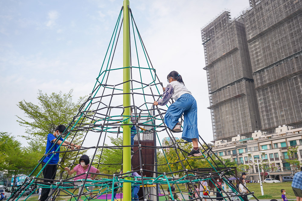 台南親子公園好放電！紅色暖暖蛇主題公園「頂美公園」超好玩，台南免費景點放鬆一整個下午 @緹雅瑪 美食旅遊趣