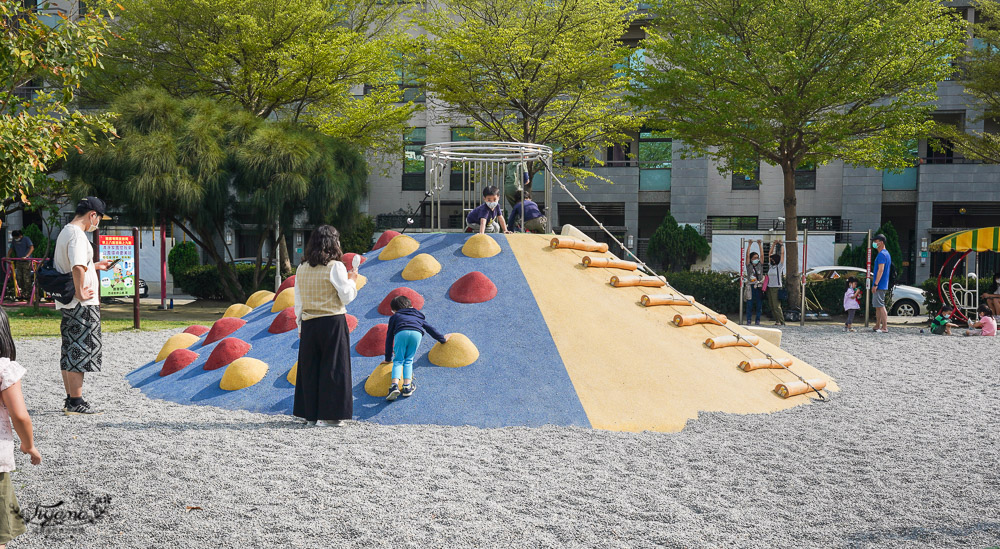 台南親子公園好放電！紅色暖暖蛇主題公園「頂美公園」超好玩，台南免費景點放鬆一整個下午 @緹雅瑪 美食旅遊趣