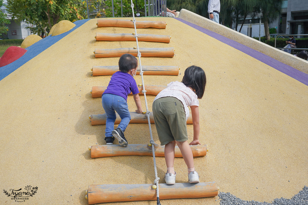 台南親子公園好放電！紅色暖暖蛇主題公園「頂美公園」超好玩，台南免費景點放鬆一整個下午 @緹雅瑪 美食旅遊趣