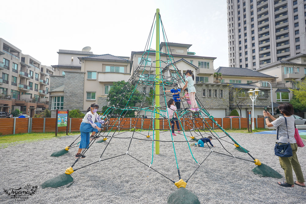 台南親子公園好放電！紅色暖暖蛇主題公園「頂美公園」超好玩，台南免費景點放鬆一整個下午 @緹雅瑪 美食旅遊趣