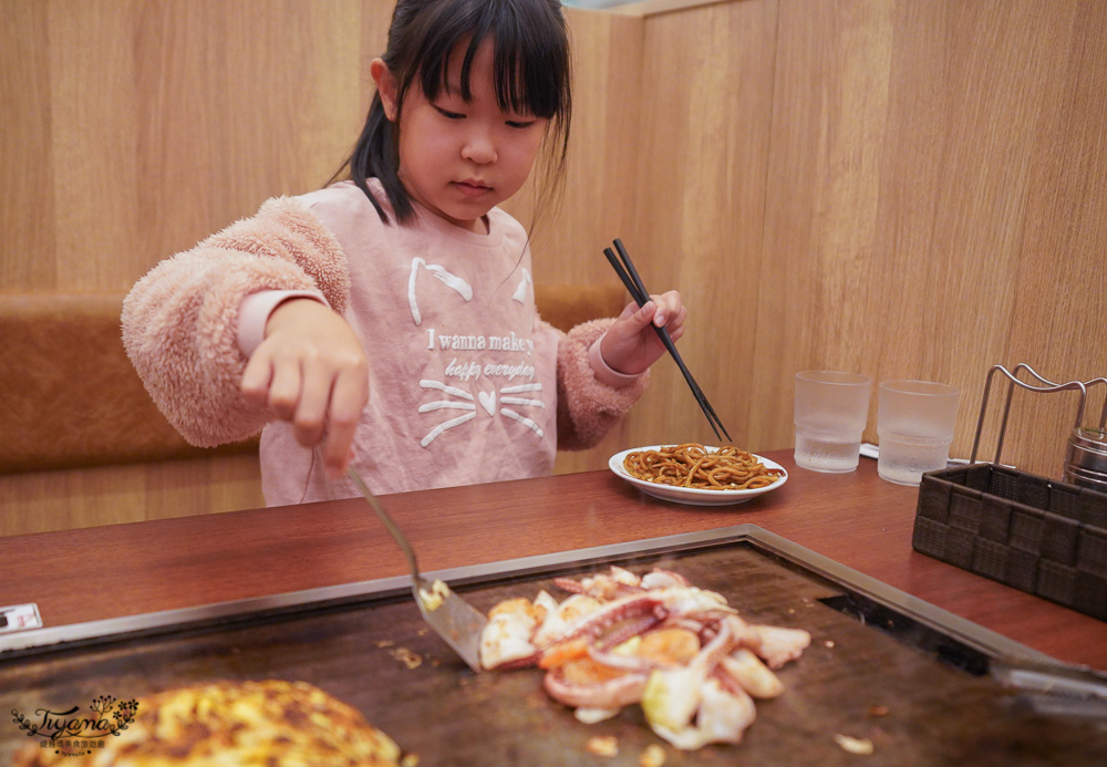 台南三井《鶴橋風月大阪燒》日本關西平民美食大阪燒，正統日本味台南也吃得到！！自炒鐵板燒好有趣~ @緹雅瑪 美食旅遊趣