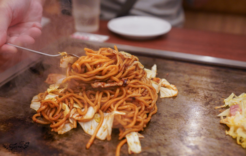 台南三井《鶴橋風月大阪燒》日本關西平民美食大阪燒，正統日本味台南也吃得到！！自炒鐵板燒好有趣~ @緹雅瑪 美食旅遊趣