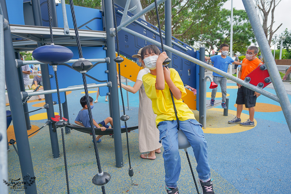 台南親子公園《安平港濱歷史特色遊戲場》台南最大海港旁海洋風公園，在大魚的祝福旁 @緹雅瑪 美食旅遊趣