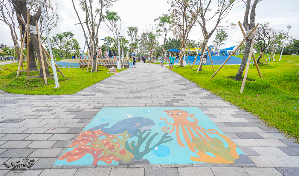 台南親子公園《安平港濱歷史特色遊戲場》台南最大海港旁海洋風公園，在大魚的祝福旁 @緹雅瑪 美食旅遊趣