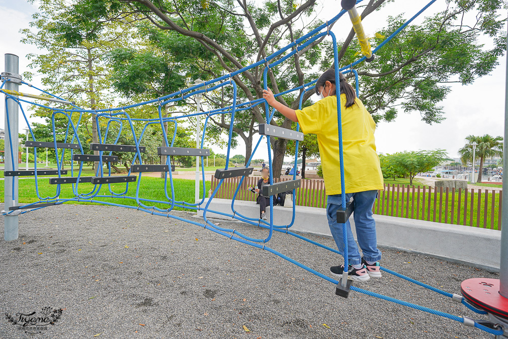 台南親子公園《安平港濱歷史特色遊戲場》台南最大海港旁海洋風公園，在大魚的祝福旁 @緹雅瑪 美食旅遊趣