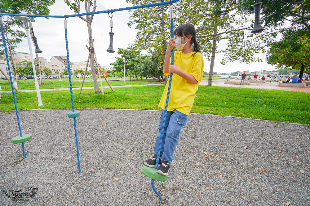 台南親子公園《安平港濱歷史特色遊戲場》台南最大海港旁海洋風公園，在大魚的祝福旁 @緹雅瑪 美食旅遊趣