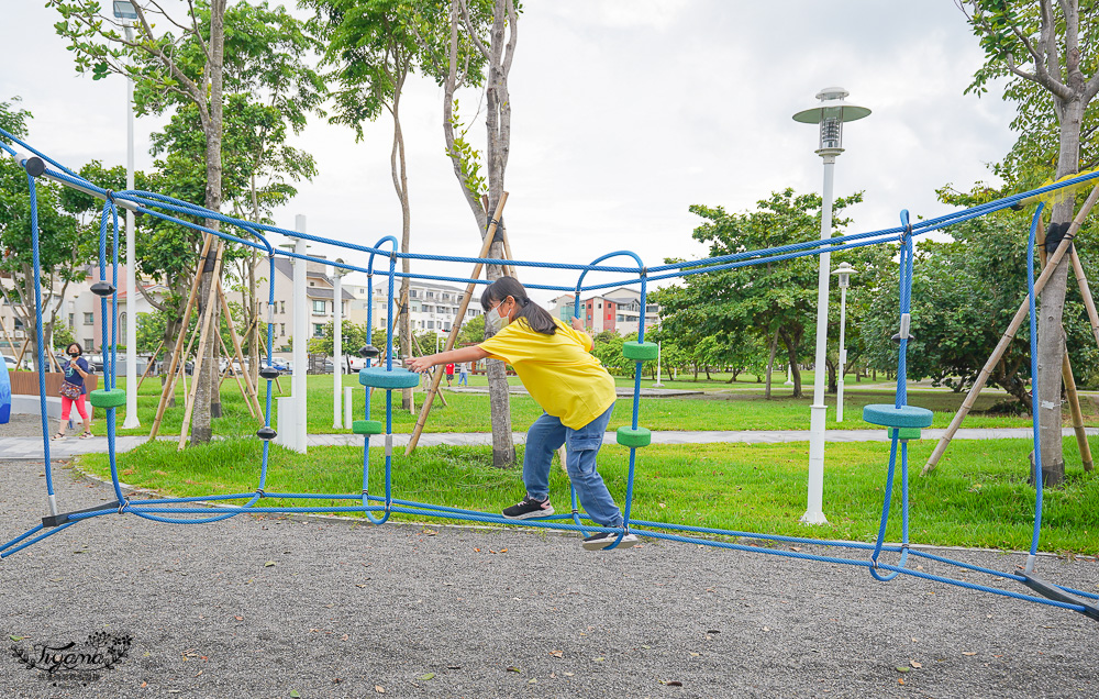 台南親子公園《安平港濱歷史特色遊戲場》台南最大海港旁海洋風公園，在大魚的祝福旁 @緹雅瑪 美食旅遊趣