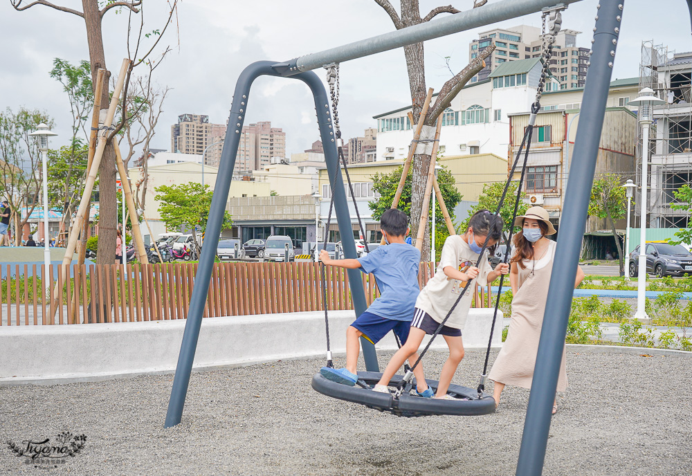 台南親子公園《安平港濱歷史特色遊戲場》台南最大海港旁海洋風公園，在大魚的祝福旁 @緹雅瑪 美食旅遊趣