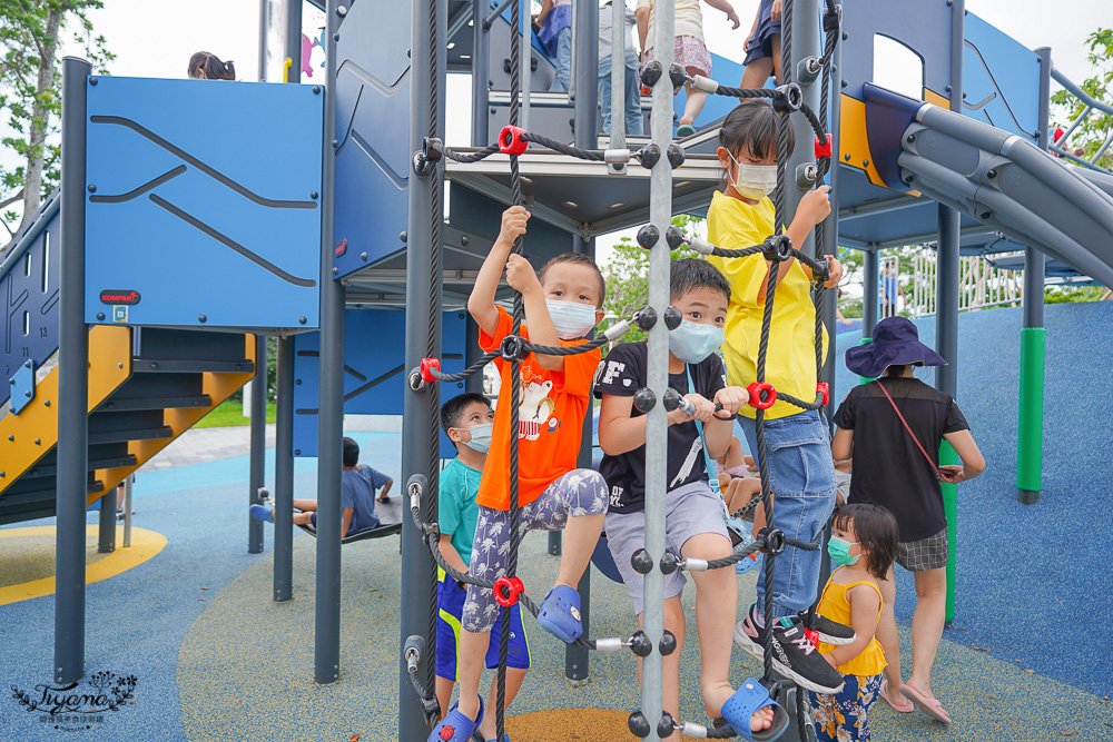 台南親子公園《安平港濱歷史特色遊戲場》台南最大海港旁海洋風公園，在大魚的祝福旁 @緹雅瑪 美食旅遊趣