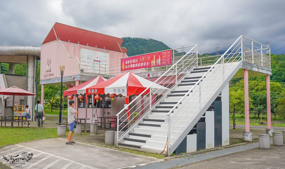 嘉義景點｜旺萊山愛情大草原，巨大台灣黑熊出沒！免費景點散步美拍好去處，整塊鳳梨酥請你吃~ @緹雅瑪 美食旅遊趣